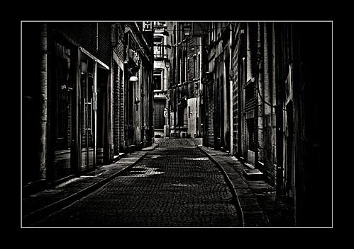 EXPERIENCE SENSORIELLE URBAINE - (D')ÉCRIRE L'ESPACE 67964l-sombre-ruelle.jpg