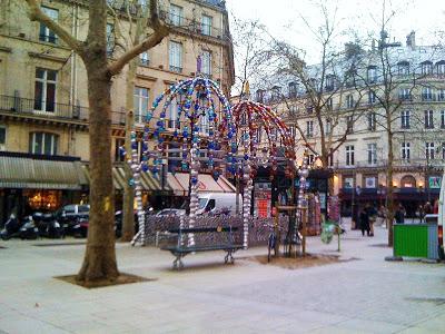 Paris : Le Kiosque des Noctambules de Jean-Michel Othoniel - Place Colette - Métro Palais Royal - Musée du Louvre
