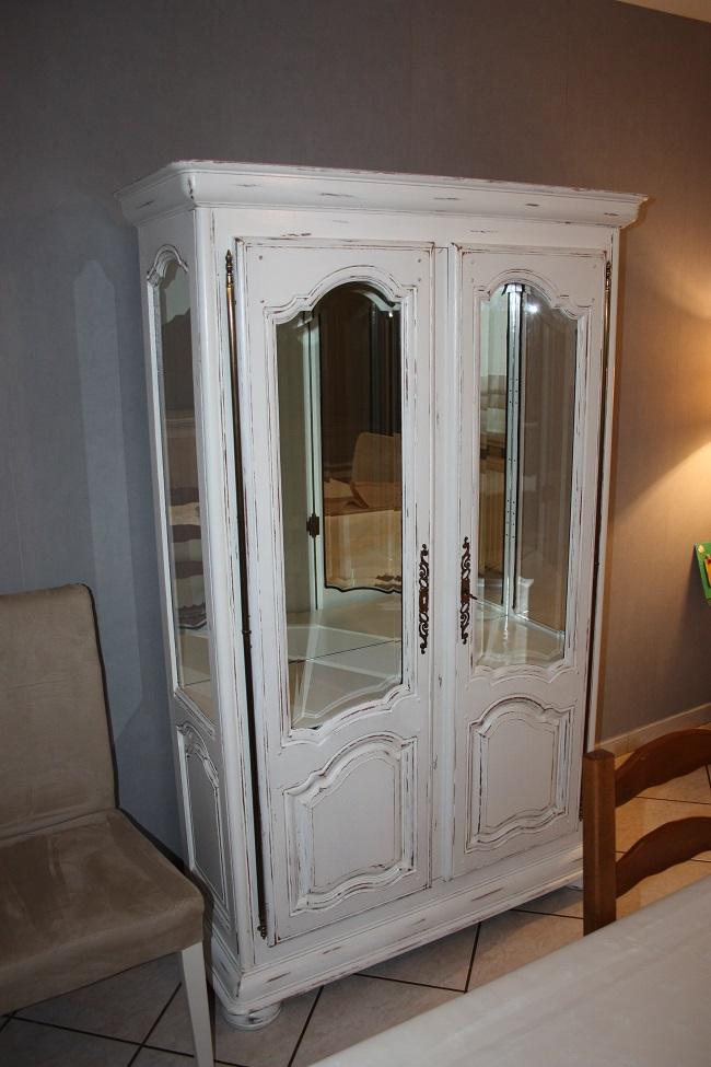 vitrine repeinte relookee ancien meuble restauration decoration de meuble