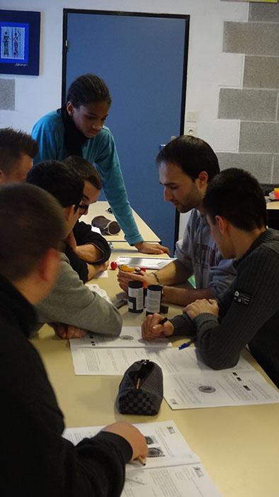 TP sur le magnétisme pour les élèves du lycée Margueritte, à Verdun TP sur le magnétisme pour les élèves du lycée Margueritte, à Verdun