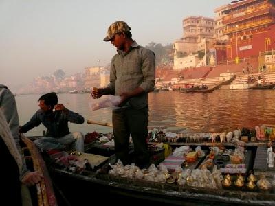 Promenade en barque sur le Gange