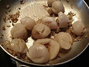 On mange quoi demain ? Noix de St Jacques au safran Noix de St Jacques au safran 2