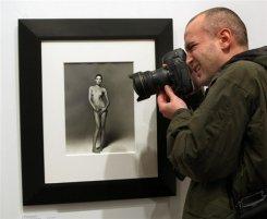 - Un pédiatre suisse - refuse l’argent de la vente de la photo de Carla Bruni - Un pédiatre suisse - refuse l’argent de la vente de la photo de Carla Bruni