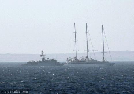 Le Ponant sous escorte du Commandant Bouan MINISTERE DE LA DEFENSE Ponant : libration des otages et interception des pirates