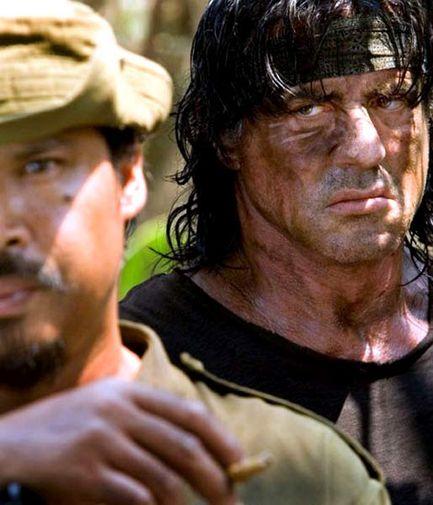 John Rambo joue à cache cache