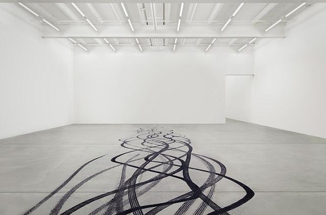 Installation et contrastes par Fabian Bürgy, artiste suisse - Exposition