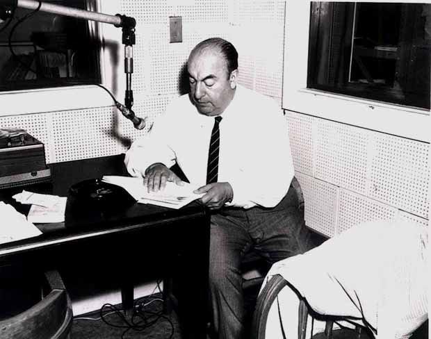 Pablo Neruda, en 1966. Décédé en 1973, son corps va être exhumé (photo Creative commons Alexan)
