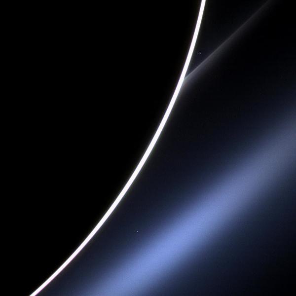 Vénus photographiée depuis la banlieue de Saturne saturnelimbevenus_cassini