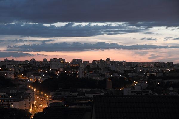 La vie à Paris, je commence à en avoir marre. banlieue parisienne, vue de ma chambre