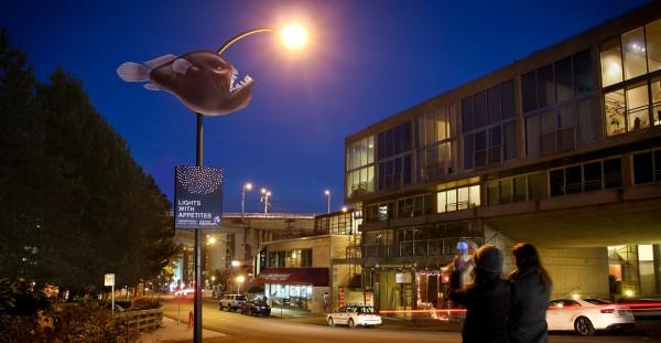 Lampadaire poisson anglerfish baudroie vancouver aquarium taxi canada ambient marketing 1