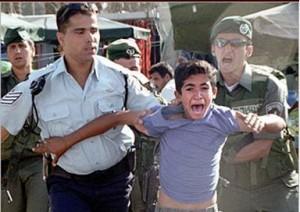 ISRAEL ET SARKOZY : DEUX BELLES CONCEPTIONS DES ENFANTS enfant-palestinien-victime-armée-israelienne-2