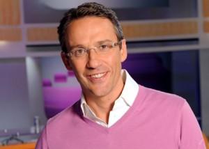 Julien Courbet viré de France 2 après son dérapage sur Twitter julien courbet