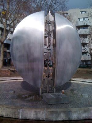 Paris : La fontaine de Davos Hanich - Square Marcel Mouloudji - Paris 19