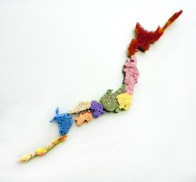 Tsunami Proof Japan,Jeffrey Allen Price Mappemondes en éponges recyclées.