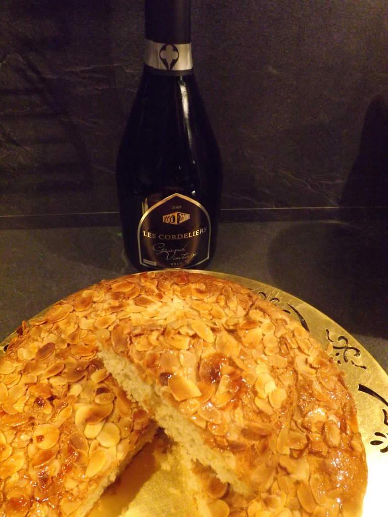 Gâteau au vin pétillant des Cordeliers, aux amandes Gâteau au vin pétillant des Cordeliers, aux amandes
