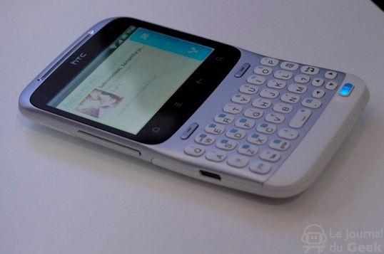 HTC ChaCha : le premier Β«Facebook PhoneΒ».