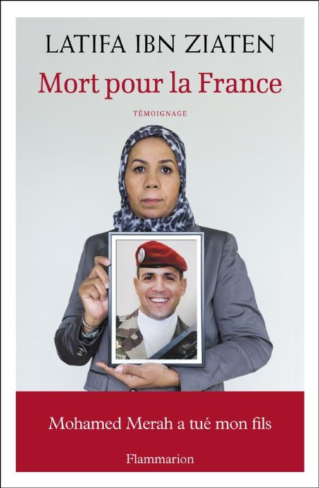 Elle était belle et digne avec son foulard Elle était belle et digne avec son foulard