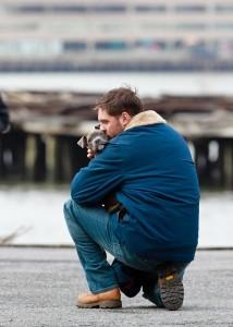 Animal Rescue : premières photos du tournage avec Tom Hardy PUPPY+LOVE+Tom+Hardy+shows+love+four+legged+pO0ylQhFOPvx