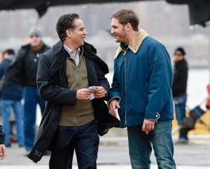 Animal Rescue : premières photos du tournage avec Tom Hardy PUPPY+LOVE+Tom+Hardy+shows+love+four+legged+BmLk_Pmk2Shx