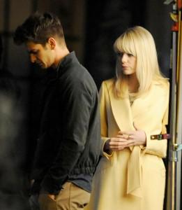 The Amazing Spider-Man 2 : nouvelles photos du tournage Actor+Andrew+Garfield+actress+Emma+Stone+pictured+_NIEAgBwaMgx