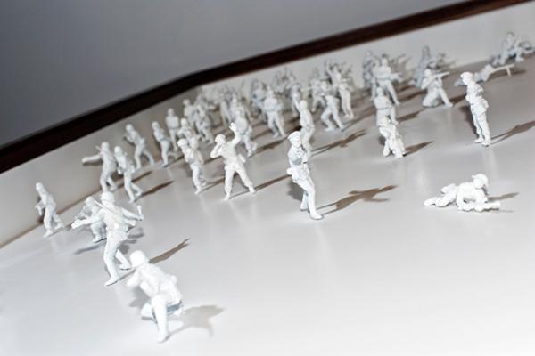 TOY SOLDIER TABLE PAR JOHN GALVIN DESIGNS TOY SOLDIER TABLE PAR JOHN GALVIN DESIGNS