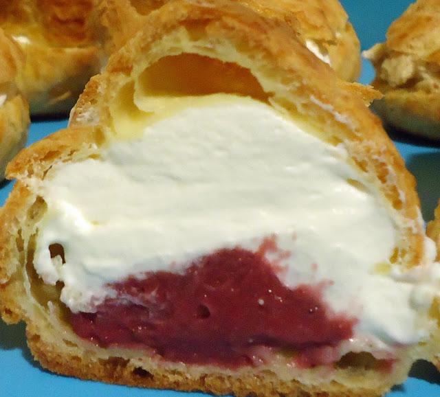 Choux surprises à la Chantilly Choux surprises à la Chantilly