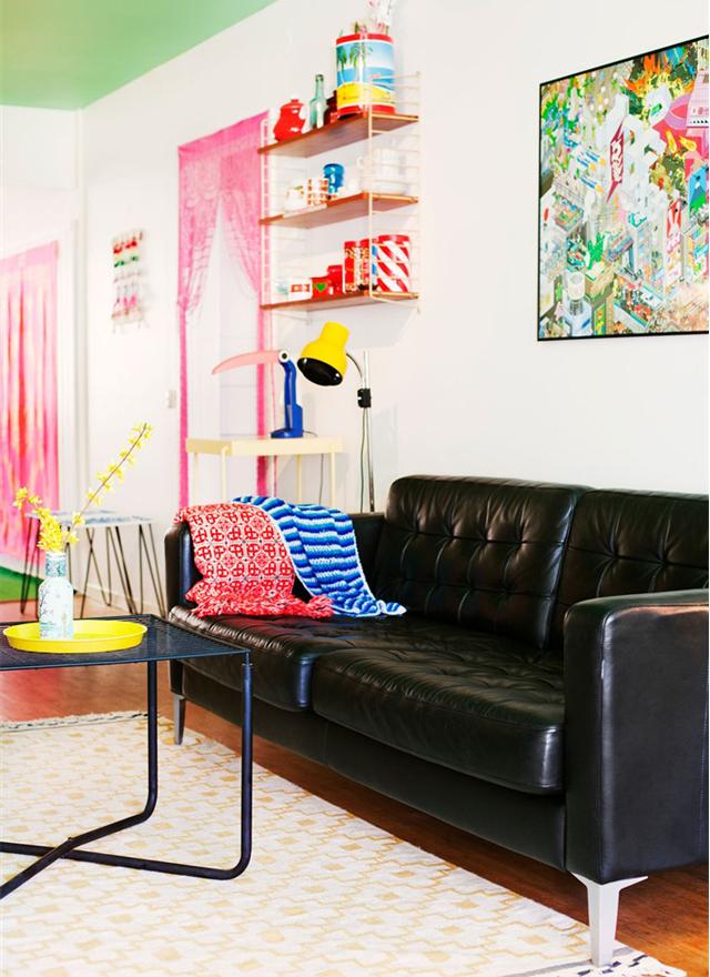 Chez la famille Surén-Gurung plafond couleur vert