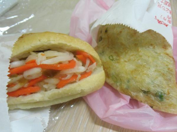 Food : 蔥油餅 / Scallion Pancakes / Galettes aux oignons verts Banh Mi and Scallion Pancakes