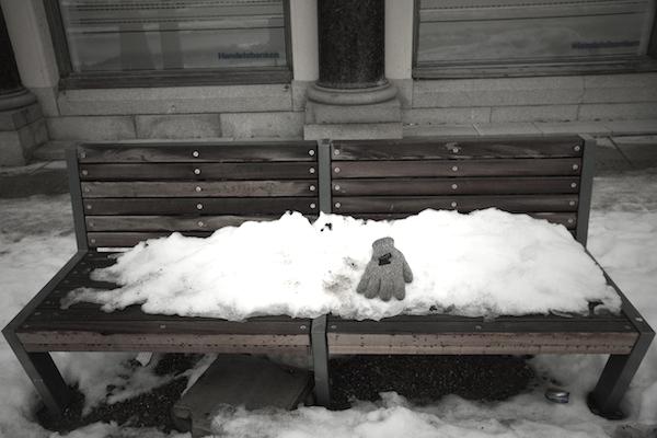 Stockholm - les gants esseulés trainent souvent sur la neige