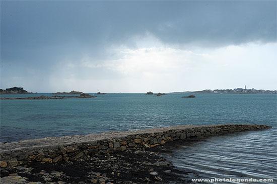 Sur le vieux port de Roscoff Le très très vieux port de Roscoff