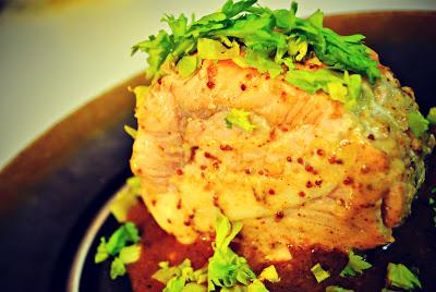 SAUMON AU MIEL ET À LA MOUTARDE SAUMON AU MIEL ET À LA MOUTARDE