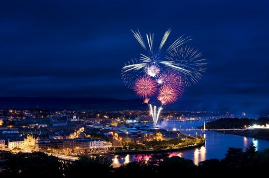 7 choses a faire a Derry medium The city at night 33 3rd april 2012 7 Free Things to Do in Londonderry