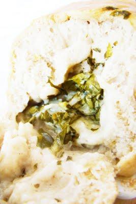 Pain mozzarella-basilic,