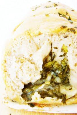 Pain mozzarella-basilic,