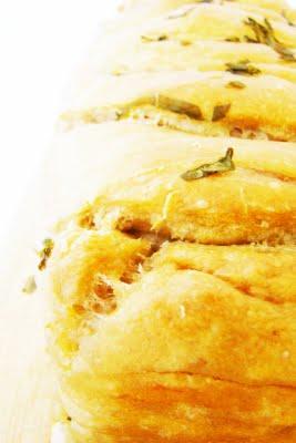 Pain mozzarella-basilic,