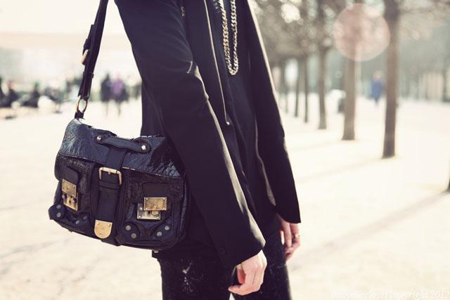 ♫ BACK TO BLACK ♪ ♫ BACK TO BLACK ♪