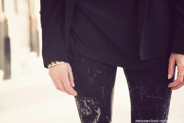 ♫ BACK TO BLACK ♪ ♫ BACK TO BLACK ♪