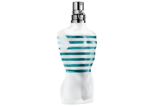 Provocation… Le marin sensuel et canaille au cœur tendre est de retour. Ruisselant derrière ses rayures bleues givrées, Le Beau Mâle est un appel à faire frissonner un corps incandescent. Le cocktail menthe-armoise-lavande s’enflamme au contact des muscs pour révéler votre sex-appeal.