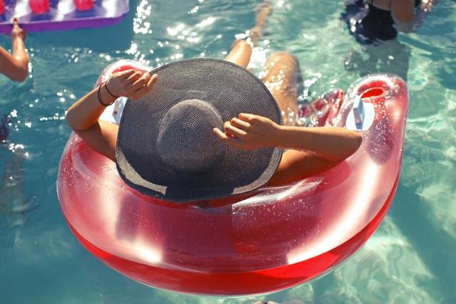 Max Wanger, je te love photo immense bouée Max Wanger