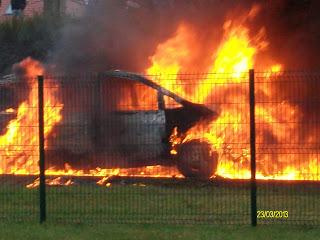 Explosion d'une voiture à Mazingarbe Explosion d'une voiture à Mazingarbe
