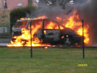 Explosion d'une voiture à Mazingarbe Explosion d'une voiture à Mazingarbe