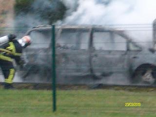 Explosion d'une voiture à Mazingarbe Explosion d'une voiture à Mazingarbe