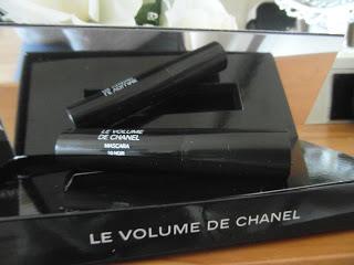 Un mascara qui tient ses promesses : Le Volume de Chanel ( concours inside) Un mascara qui tient ses promesses : Le Volume de Chanel ( concours inside)