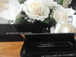 Un mascara qui tient ses promesses : Le Volume de Chanel ( concours inside) Un mascara qui tient ses promesses : Le Volume de Chanel ( concours inside)