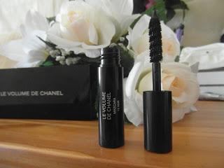 Un mascara qui tient ses promesses : Le Volume de Chanel ( concours inside) Un mascara qui tient ses promesses : Le Volume de Chanel ( concours inside)