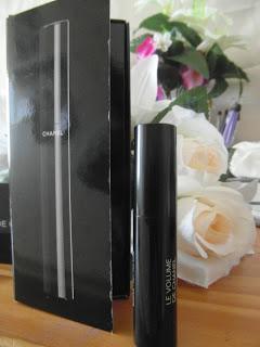 Un mascara qui tient ses promesses : Le Volume de Chanel ( concours inside) Un mascara qui tient ses promesses : Le Volume de Chanel ( concours inside)
