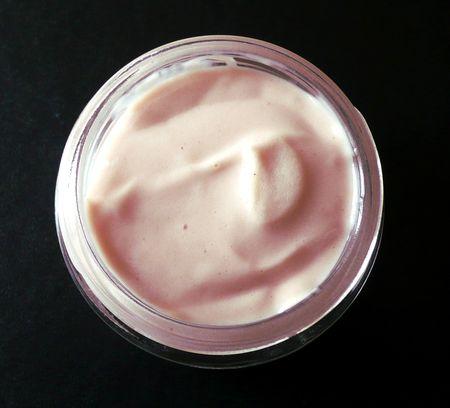 Crème toute simple à la rose Crème toute simple à la rose