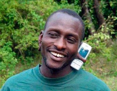 un jour, un mot: O Une oreille pas comme les autres...le bluetooth africain