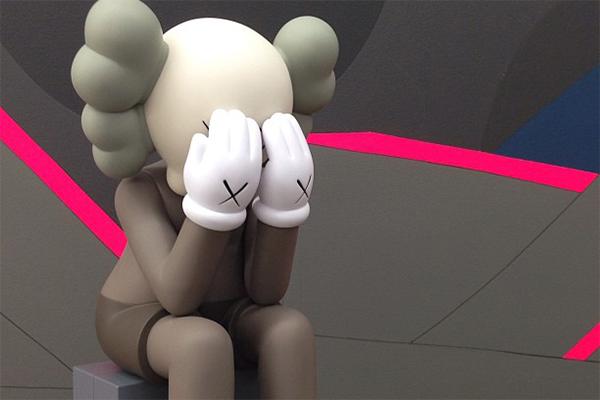 KAWS – PASSING THROUGH COMPANION (BROWN) KAWS – PASSING THROUGH COMPANION (BROWN)