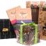   Coffret gourmand chocolat bio, Régal & Sens    Pour tous les accros au chocolat, voici un superbe coffret cadeau, composé de douceurs chocolatées. Vous y trouverez un étui d'orangettes bio, une très belle boîte cadeau de mendiants au chocolat au lait bio, une tablette de chocolat au lait bio Bovetti et deux tablettes de chocolat noir bio d'origine Pralus (78% de cacao). Le tout est présenté dans une jolie boite en bambou noire.    Prix indicatif : 29,90€     Voir le produit  